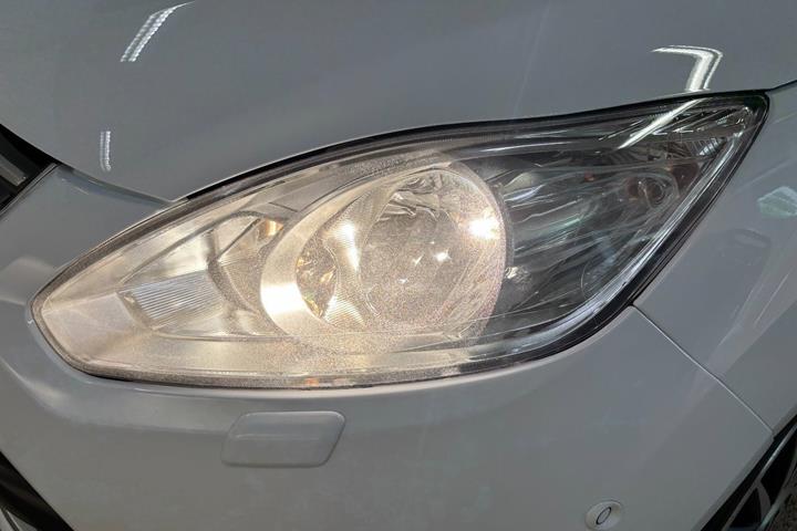 Hvid Ford C-MAX fra 2014