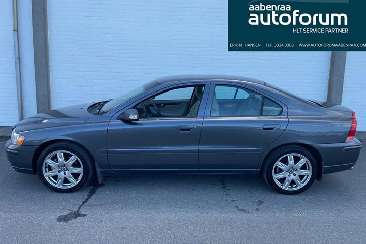 Grå Volvo S60 fra 2008