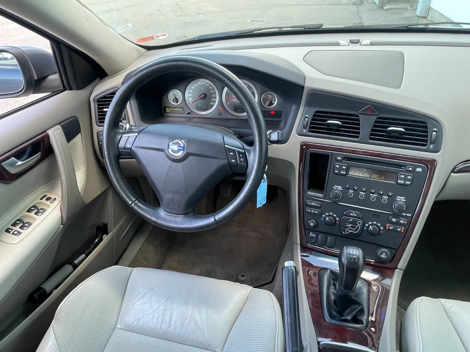 Grå Volvo S60 fra 2008