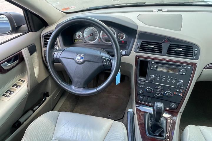 Grå Volvo S60 fra 2008