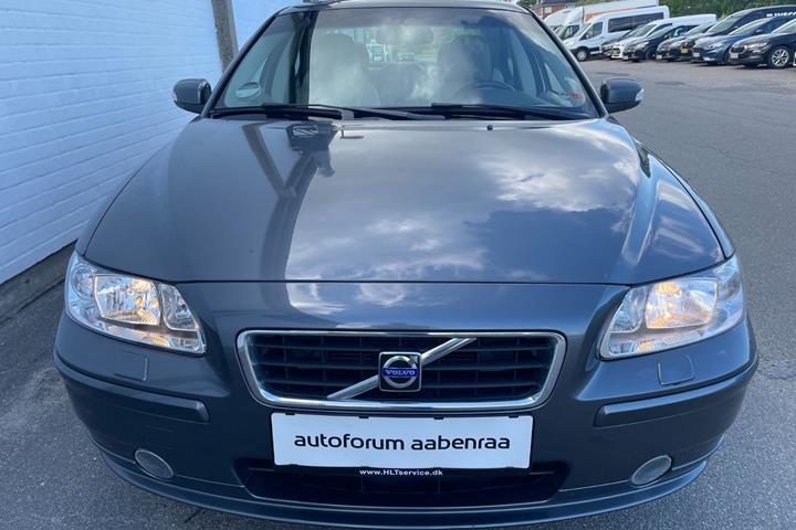 Grå Volvo S60 fra 2008