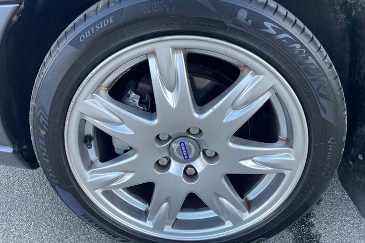 Grå Volvo S60 fra 2008