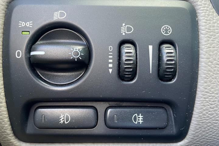Grå Volvo S60 fra 2008
