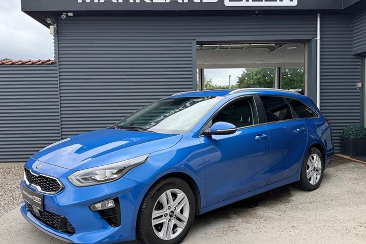 Blå Kia Ceed fra 2019 set udefra