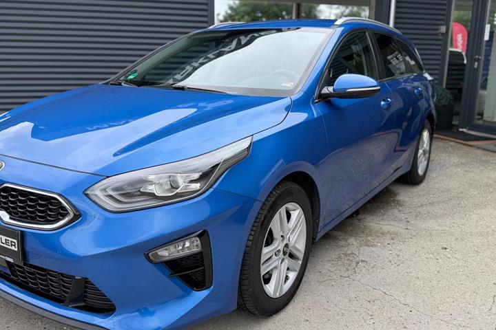 Blå Kia Ceed fra 2019