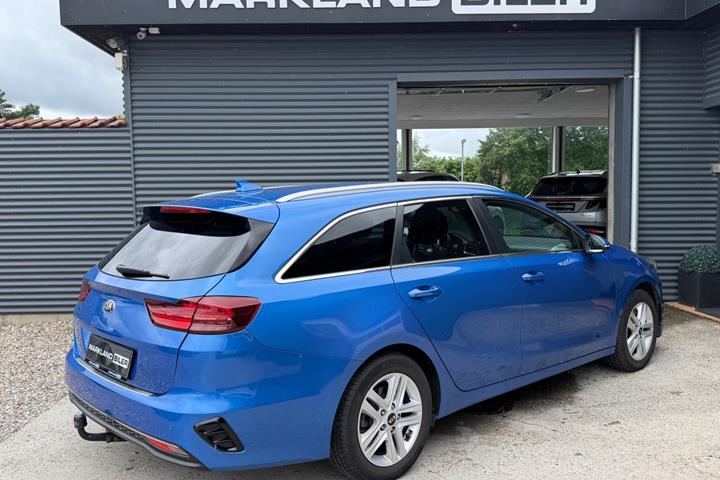 Blå Kia Ceed fra 2019