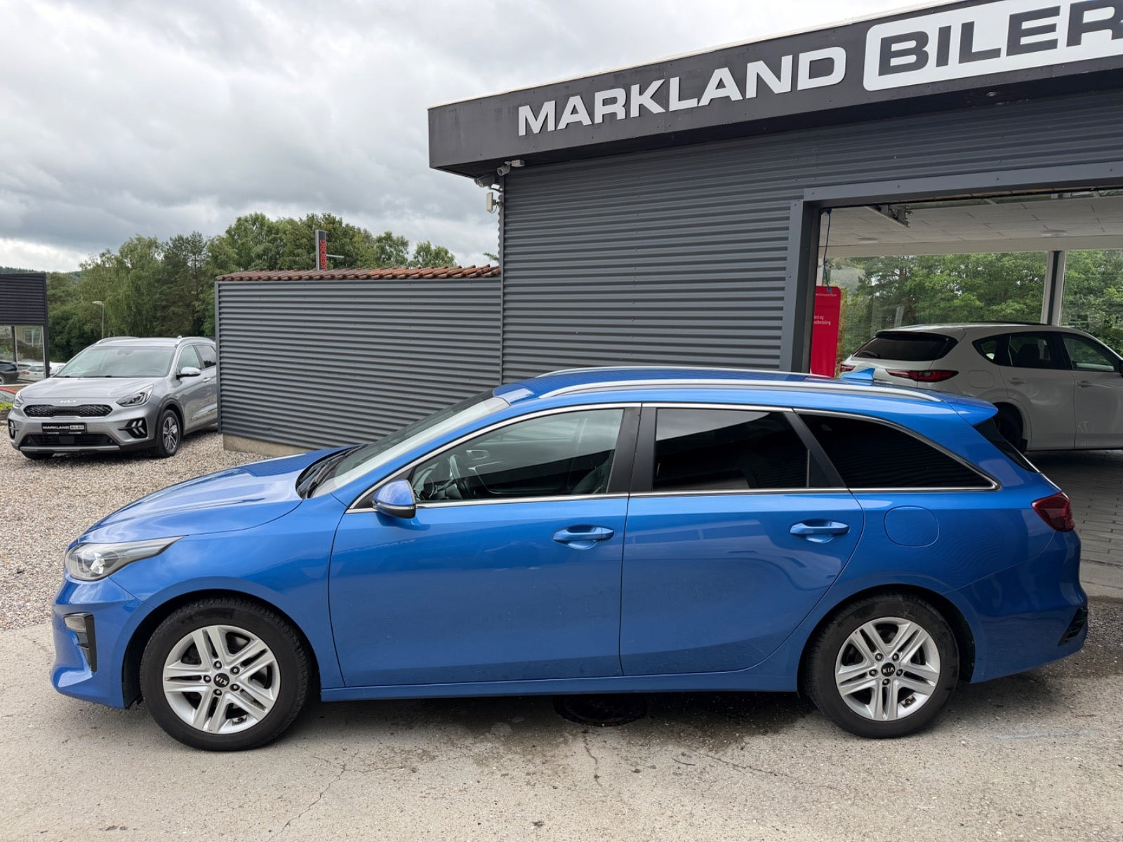 Blå Kia Ceed fra 2019