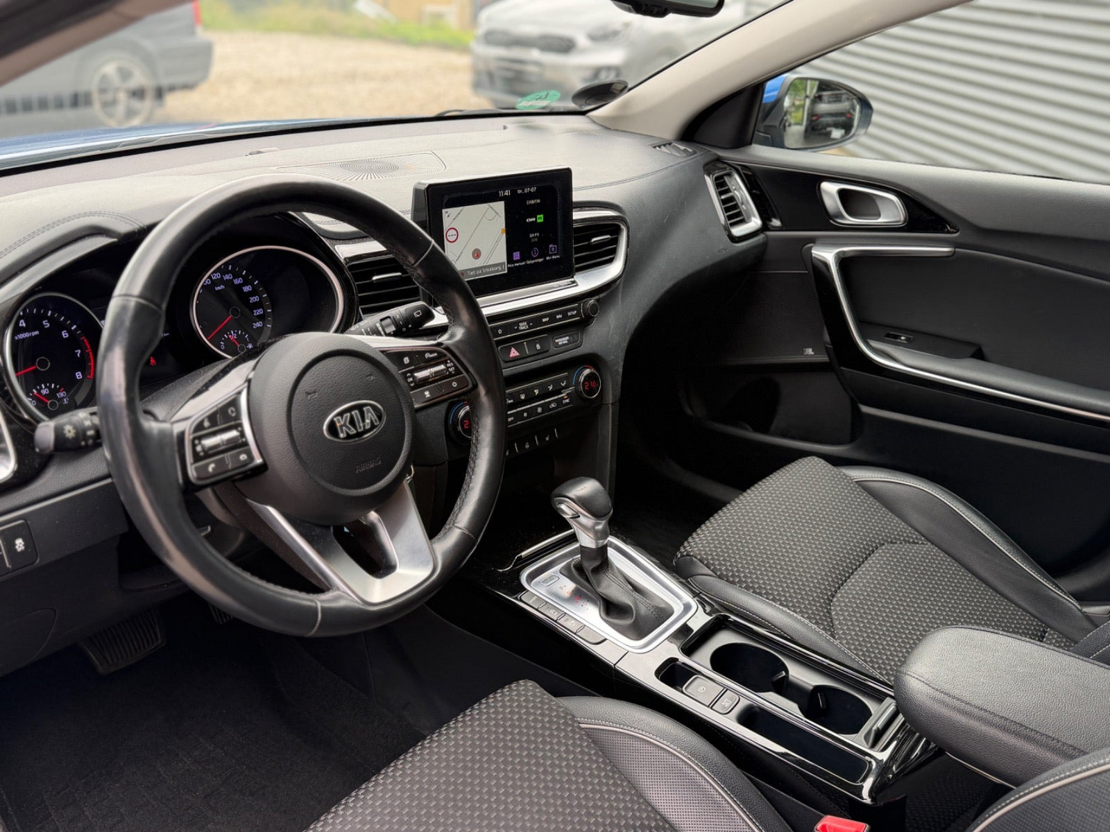 Blå Kia Ceed fra 2019