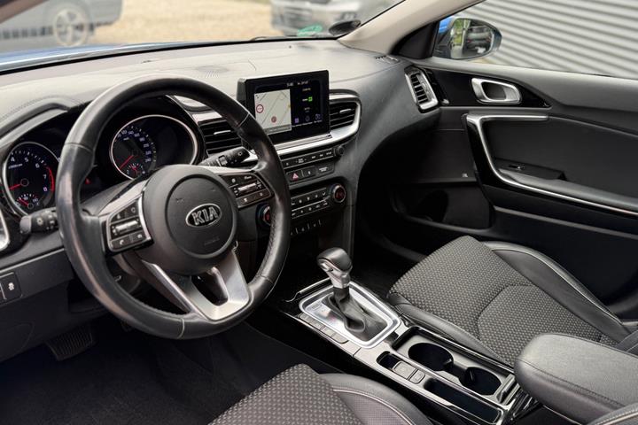 Blå Kia Ceed fra 2019