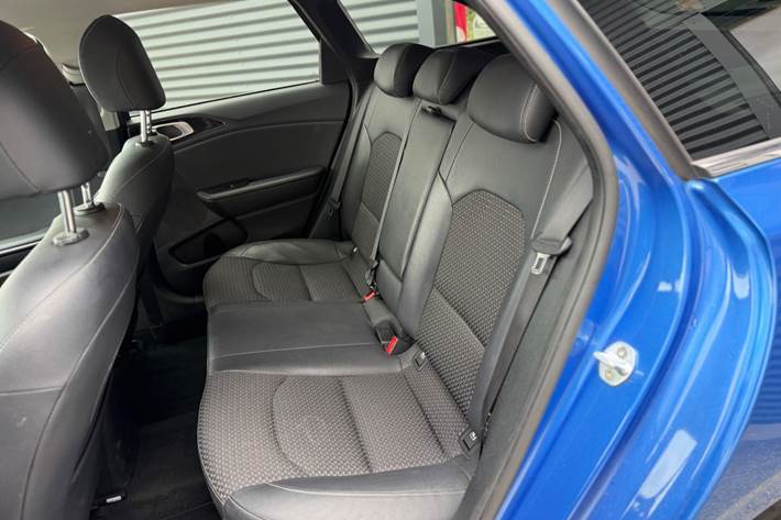 Blå Kia Ceed fra 2019