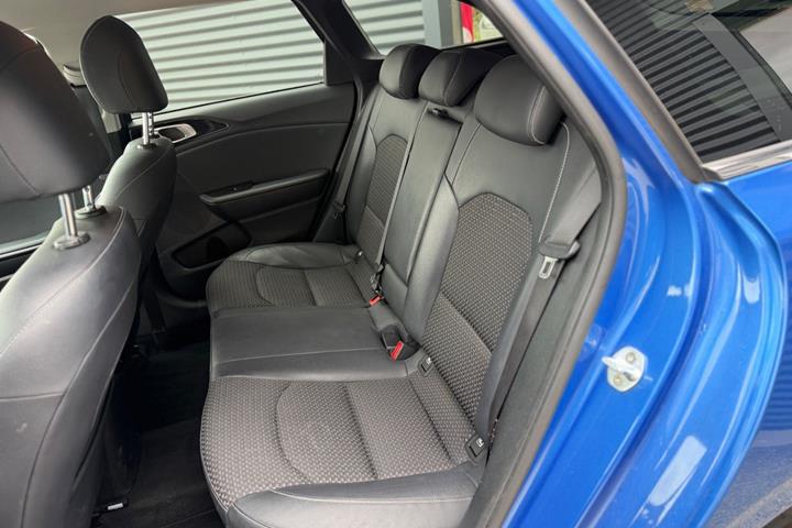 Blå Kia Ceed fra 2019