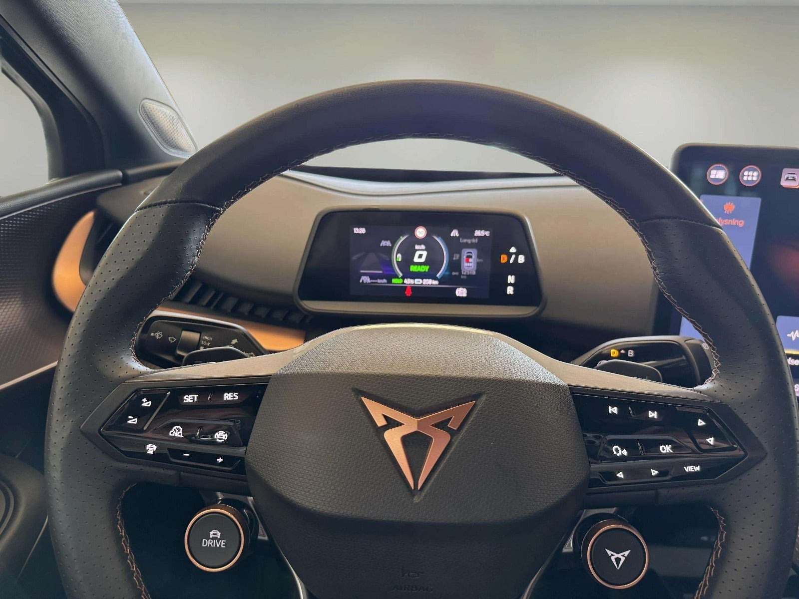 Grå Cupra Tavascan fra 2025