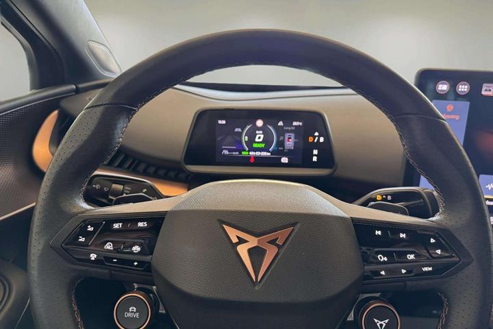Grå Cupra Tavascan fra 2025