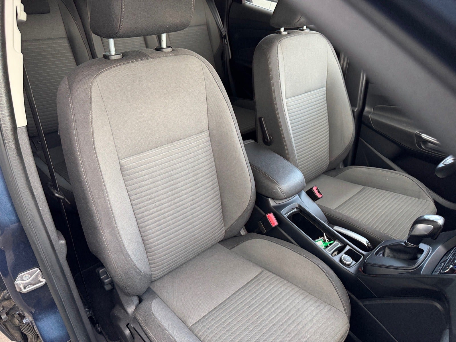 Blå Ford C-MAX fra 2019