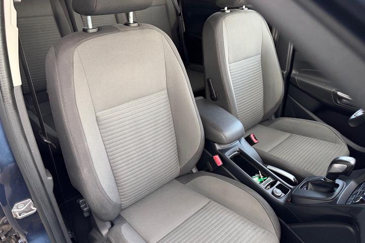 Blå Ford C-MAX fra 2019