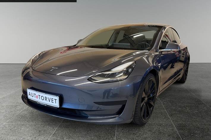 Grå Tesla Model 3 fra 2020