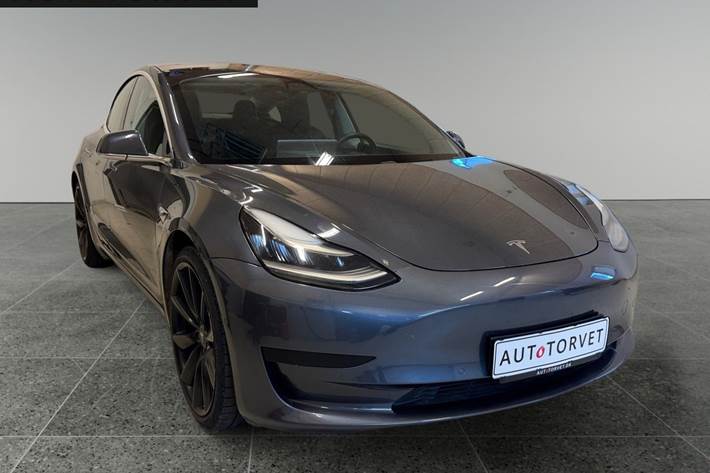 Grå Tesla Model 3 fra 2020