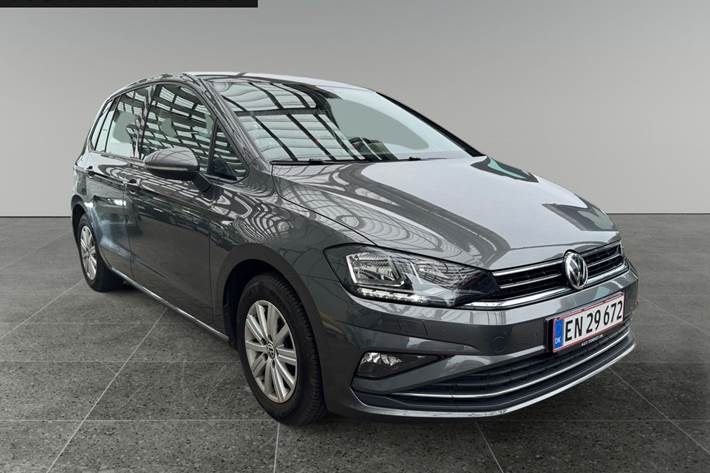 Grå VW Golf Sportsvan fra 2015