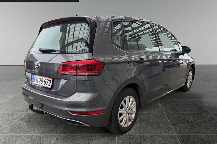 Grå VW Golf Sportsvan fra 2018