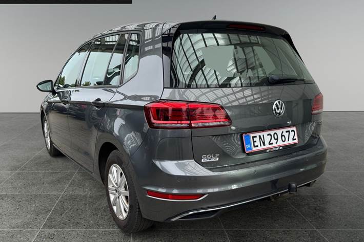 Grå VW Golf Sportsvan fra 2018
