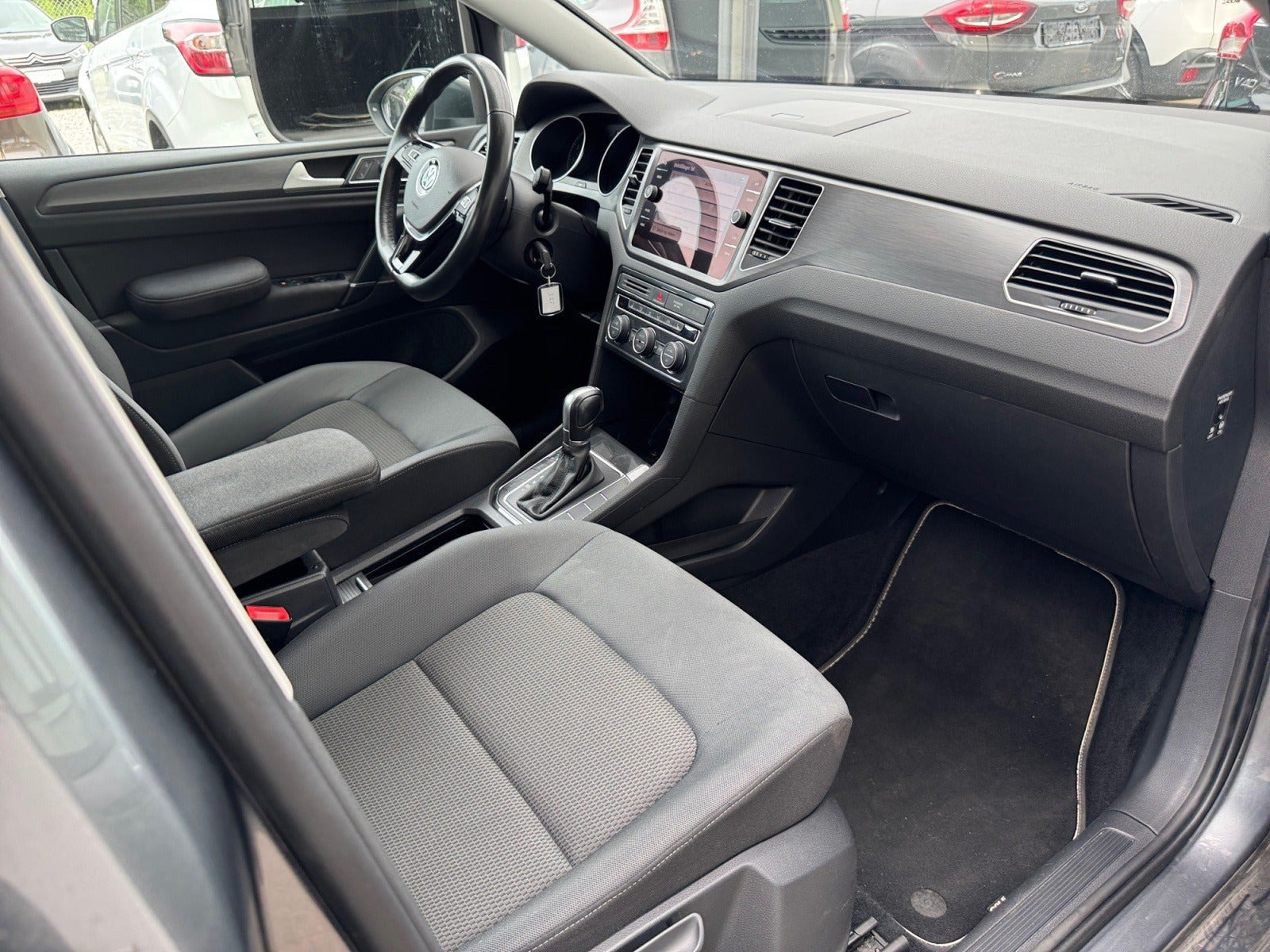 Grå VW Golf Sportsvan fra 2018