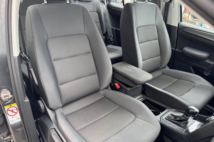 Grå VW Golf Sportsvan fra 2015