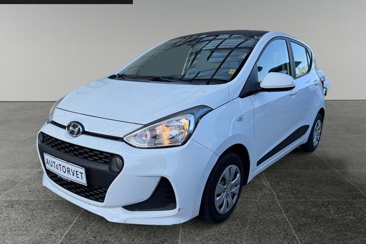 Hvid Hyundai i10 fra 2017 set udefra