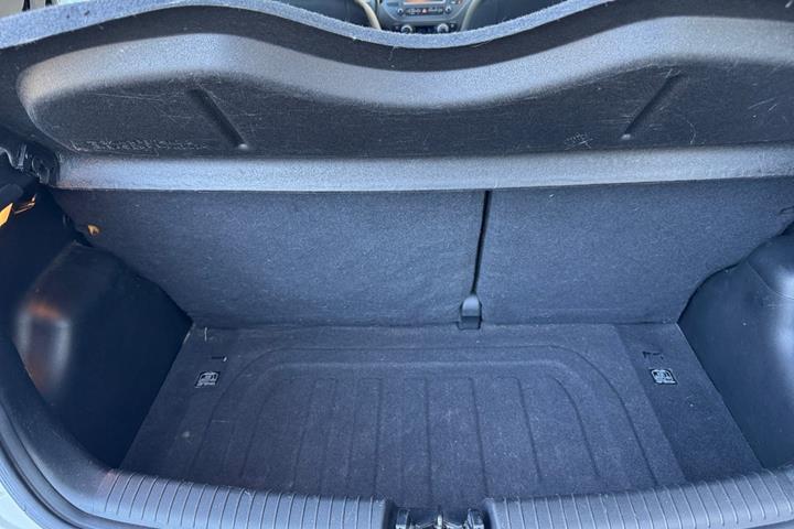 Hvid Hyundai i10 fra 2017