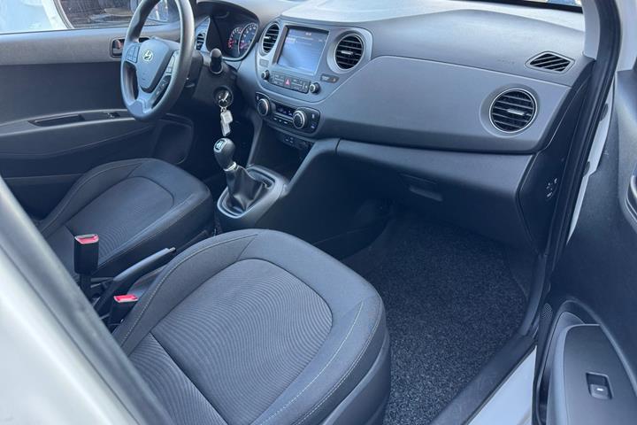 Hvid Hyundai i10 fra 2017