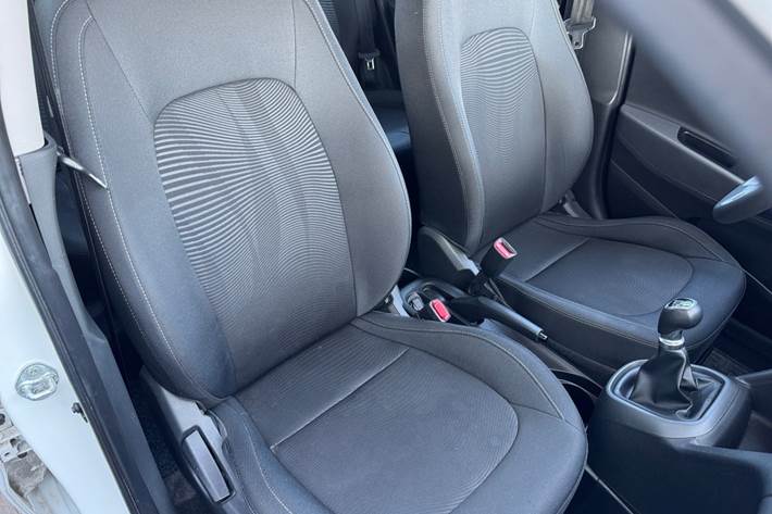 Hvid Hyundai i10 fra 2017