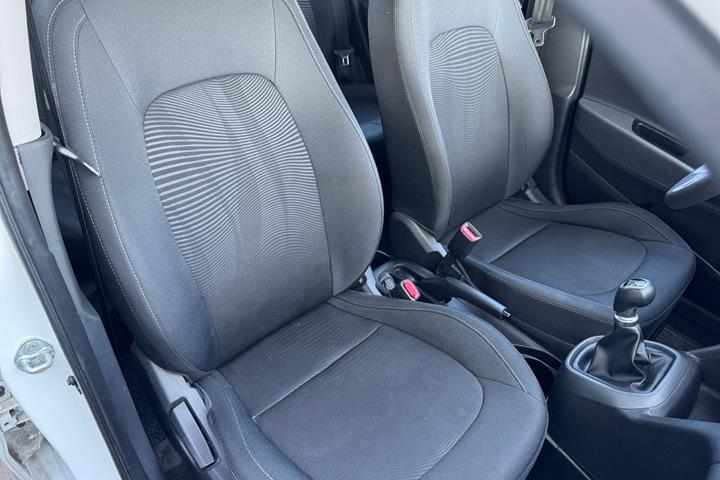 Hvid Hyundai i10 fra 2017