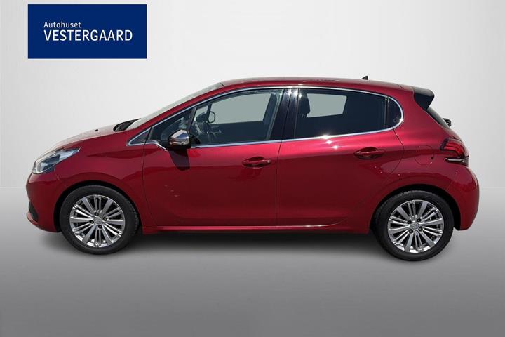 Rød Peugeot 208 fra 2016