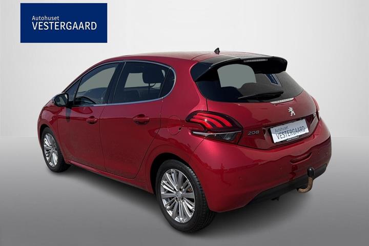 Rød Peugeot 208 fra 2016