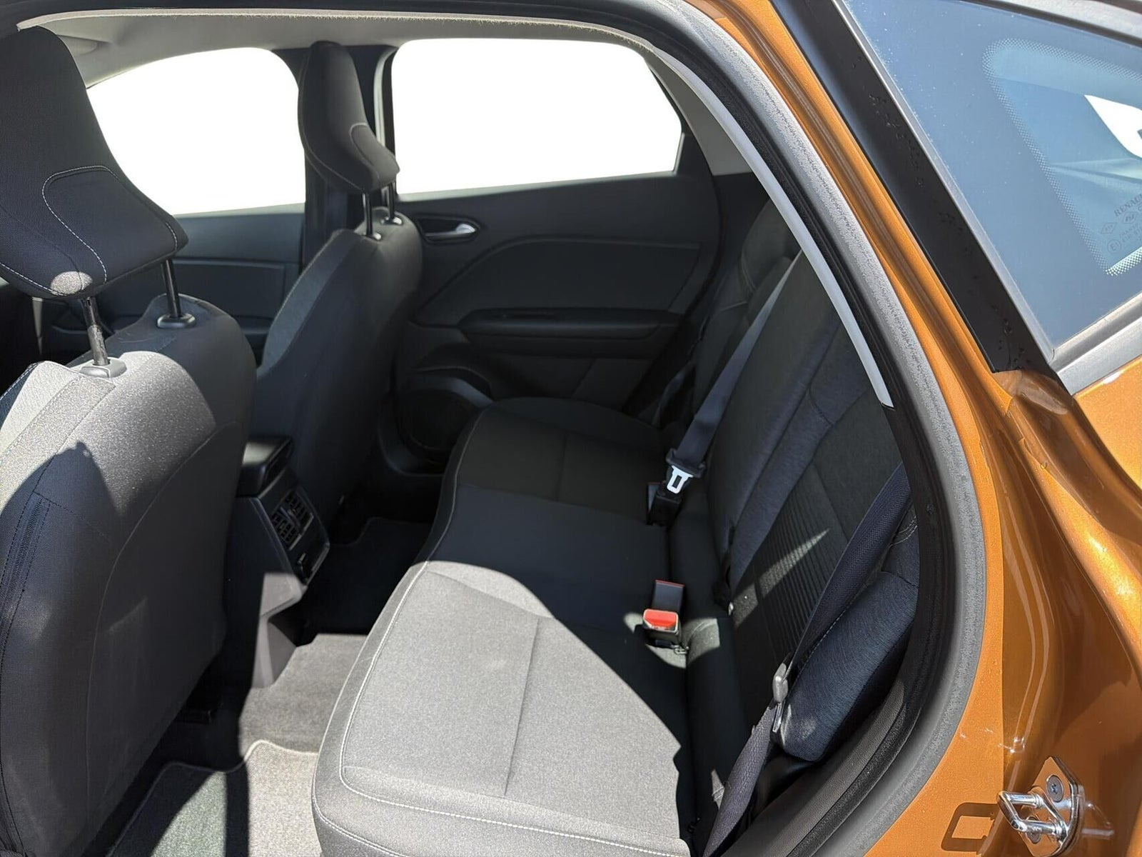 Orange Renault Captur fra 2020