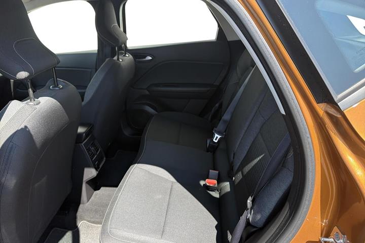 Orange Renault Captur fra 2020
