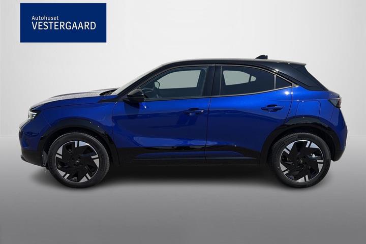 Blå Opel Mokka-e fra 2025