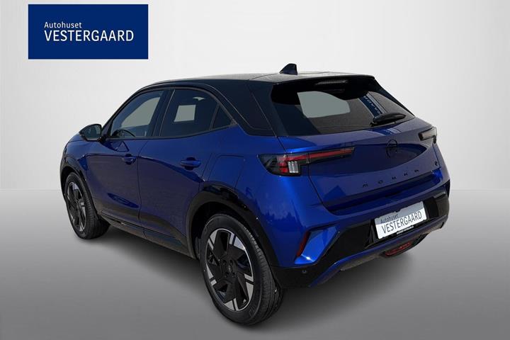 Blå Opel Mokka-e fra 2025