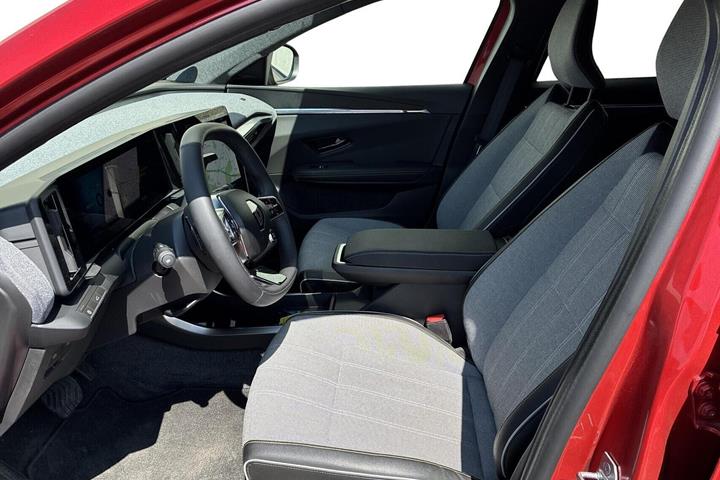 Rød Renault Scenic E-Tech fra 2025
