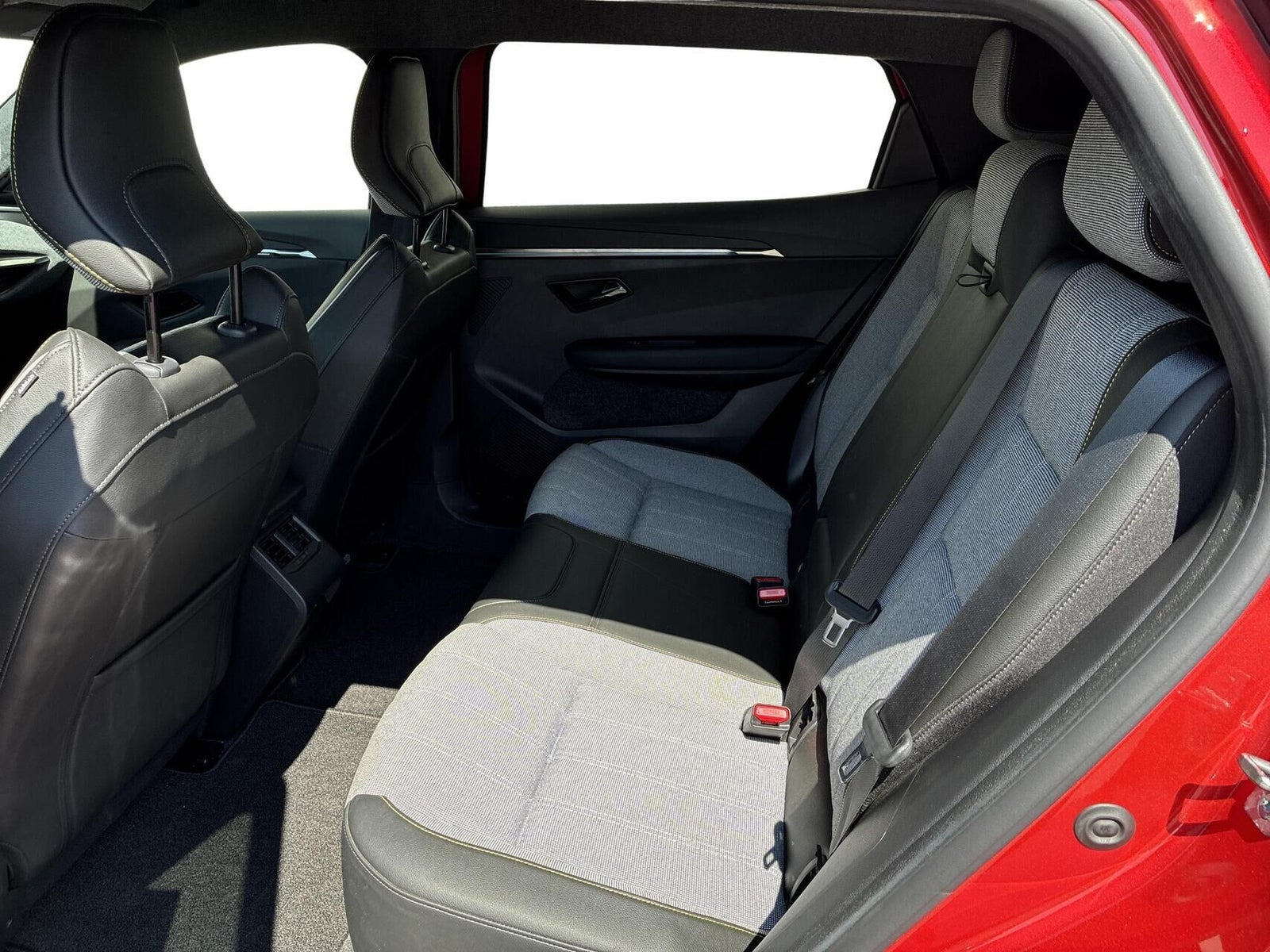 Rød Renault Scenic E-Tech fra 2025