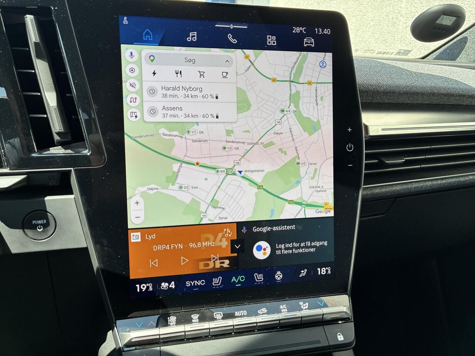 Rød Renault Scenic E-Tech fra 2025