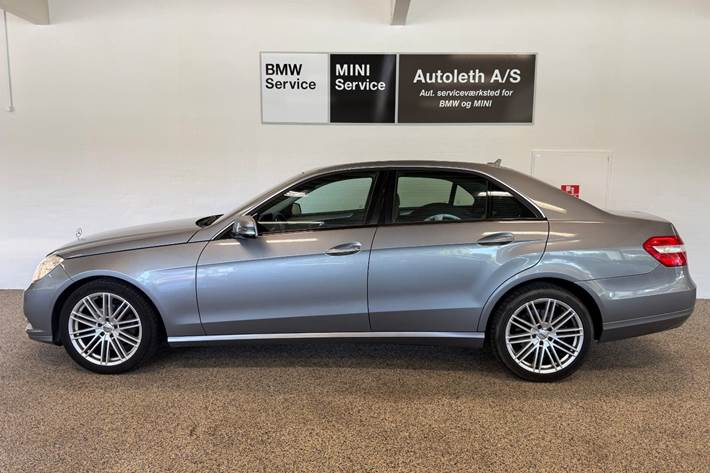 Grå Mercedes E200 fra 2011