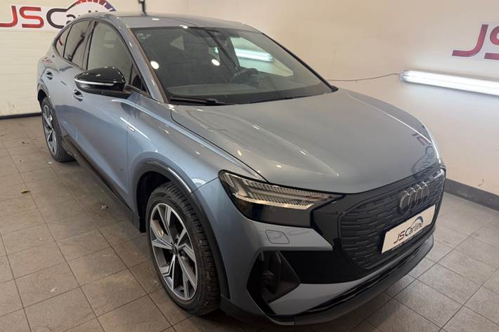 Blå Audi Q4 e-tron fra 2024