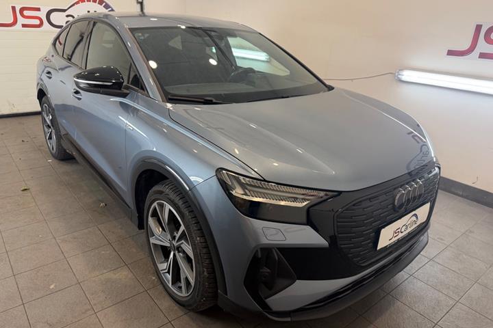 Blå Audi Q4 e-tron fra 2024