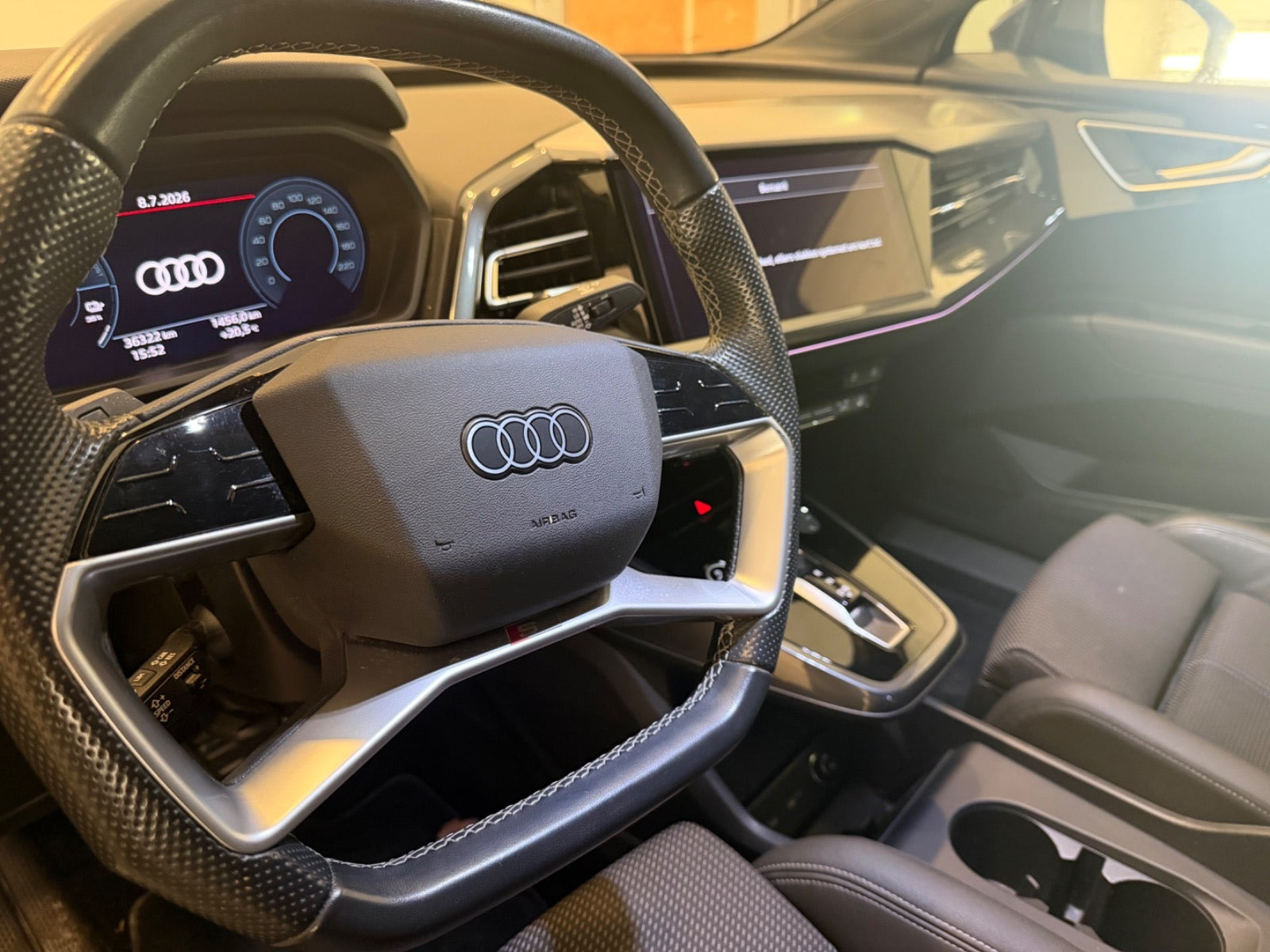 Blå Audi Q4 e-tron fra 2024