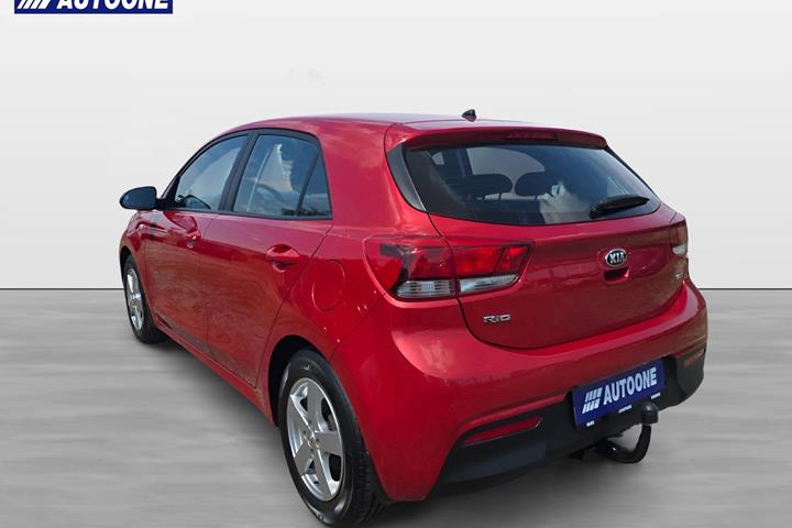Rød Kia Rio fra 2017
