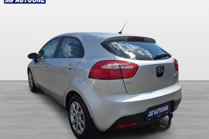 Sølv Kia Rio fra 2013