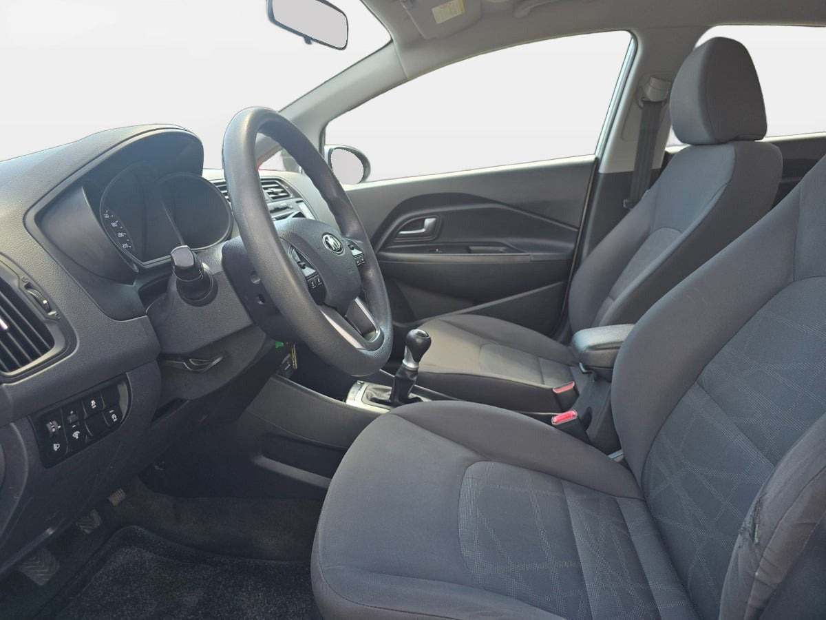Sølv Kia Rio fra 2013