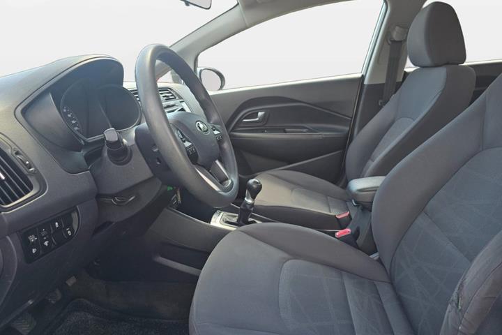 Sølv Kia Rio fra 2013