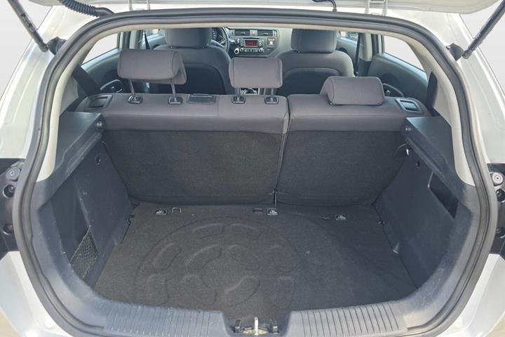 Sølv Kia Rio fra 2013