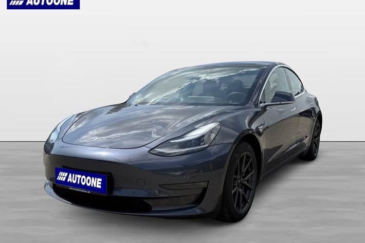Grå Tesla Model 3 fra 2019